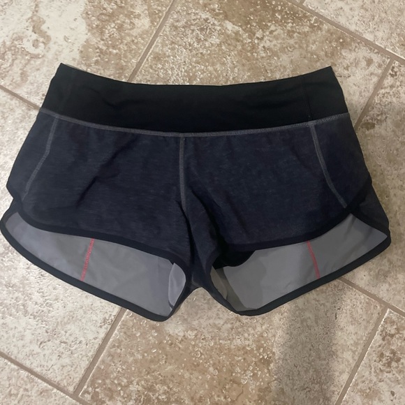 Lululemon Speed Up Shorts 2.5IN - Picture 1 of 2